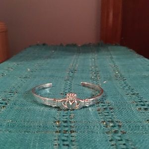 Sterling silver plated claddagh bracelet
